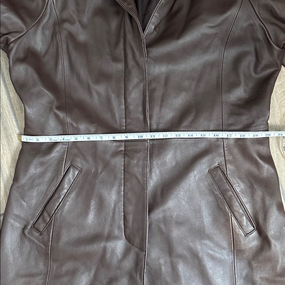 NYDA Vintage Women's Brown Leather Trench Coat. Size Large. 2 pocket - Picture 10 of 11